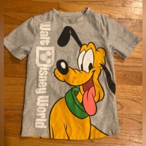 Disney Pluto Walt Disney World Graphic T Shirt 9/10 Gray Front & Back